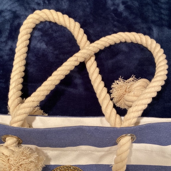 Casey Key Octopus Tote Bag - Picture 7 of 7